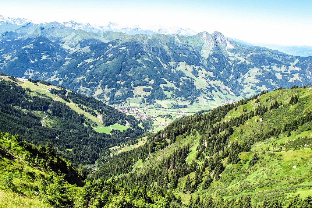 68 Blick nach Dorfgastein mit Bernkogel.jpg